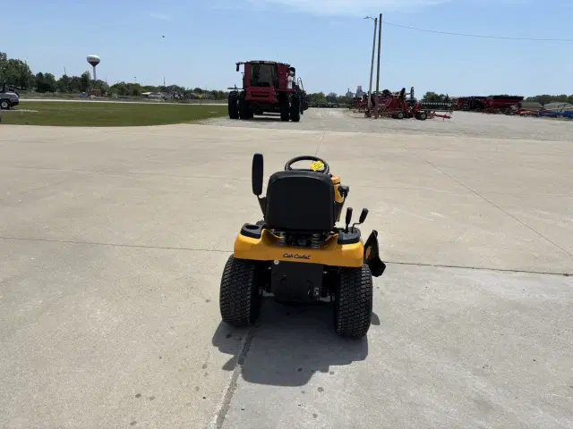 Image of Cub Cadet XT2 LX42 equipment image 4
