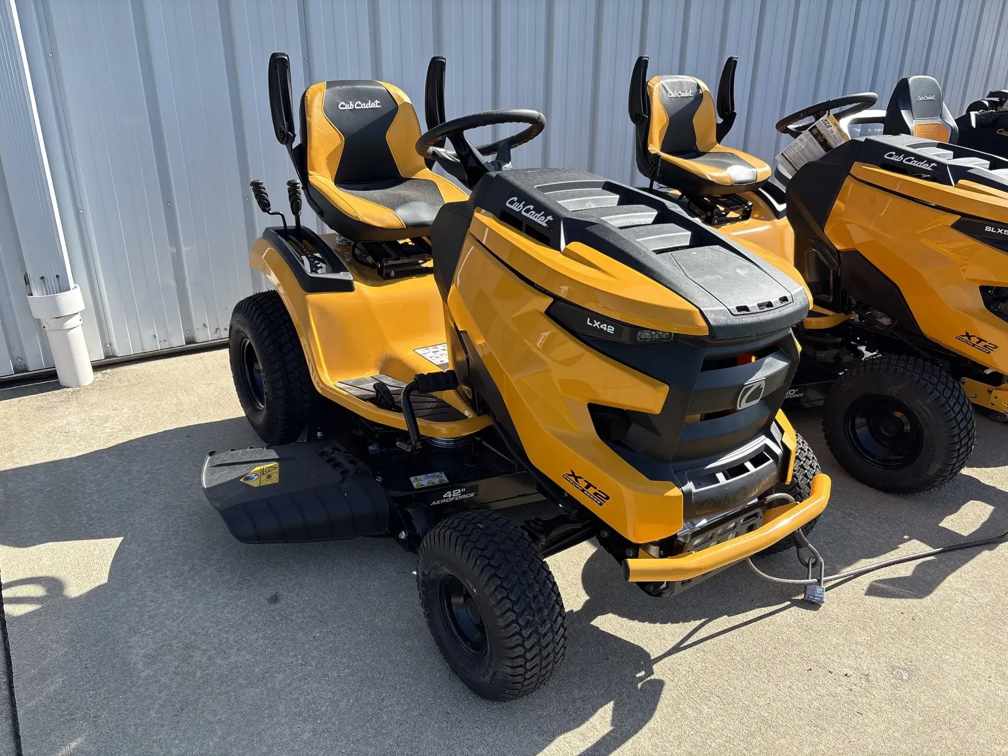 2026 Cub Cadet XT2 LX42 Equipment Image0