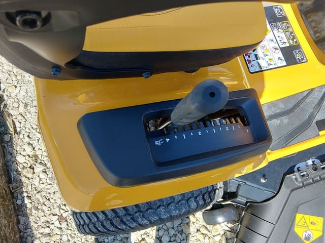 Image of Cub Cadet XT2 LX46 equipment image 2