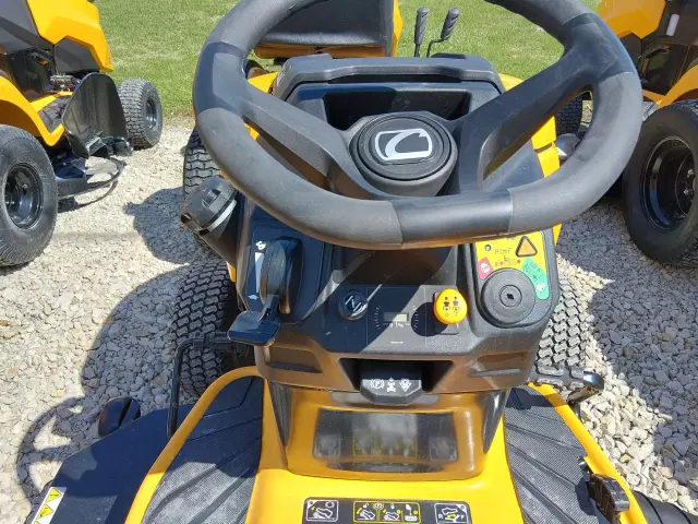 Image of Cub Cadet XT2 LX46 equipment image 4