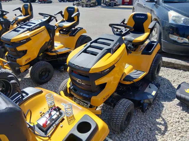 Image of Cub Cadet XT2 LX46 equipment image 1