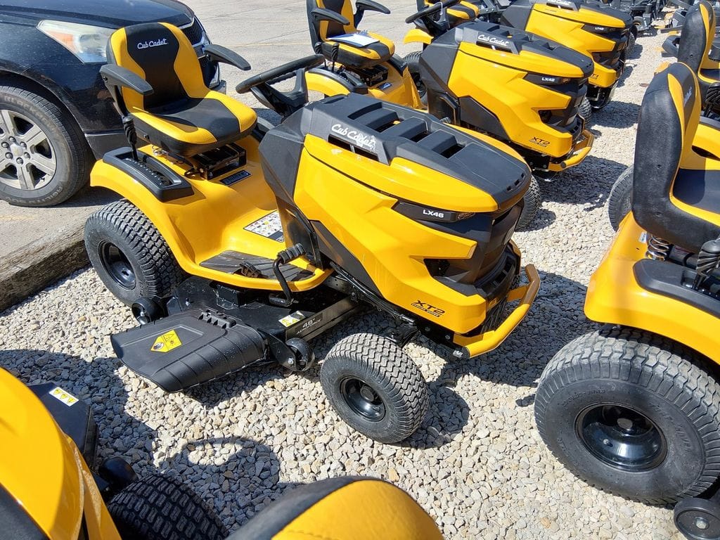 2026 Cub Cadet XT2 LX46 Equipment Image0