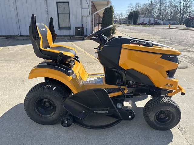Image of Cub Cadet XT2 LX46 equipment image 1