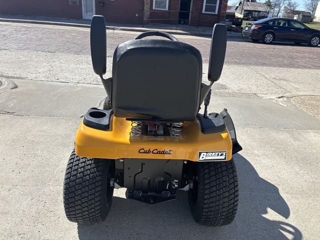 Image of Cub Cadet XT2 LX46 equipment image 3