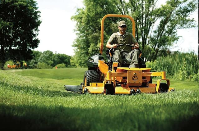 Image of Cub Cadet Pro Z 772 equipment image 3