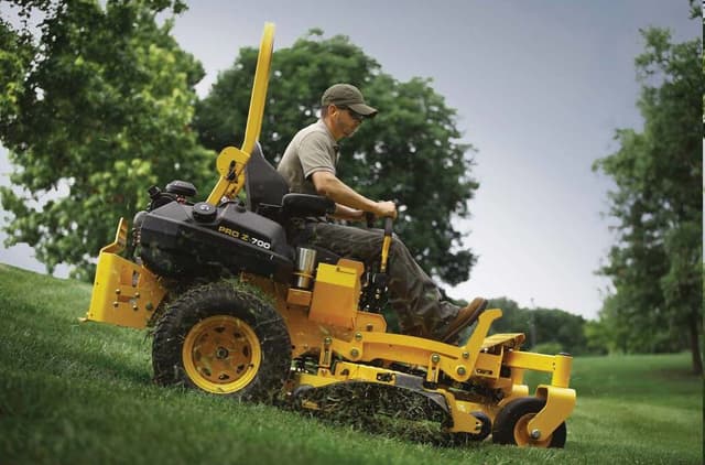 Image of Cub Cadet Pro Z 772 equipment image 4