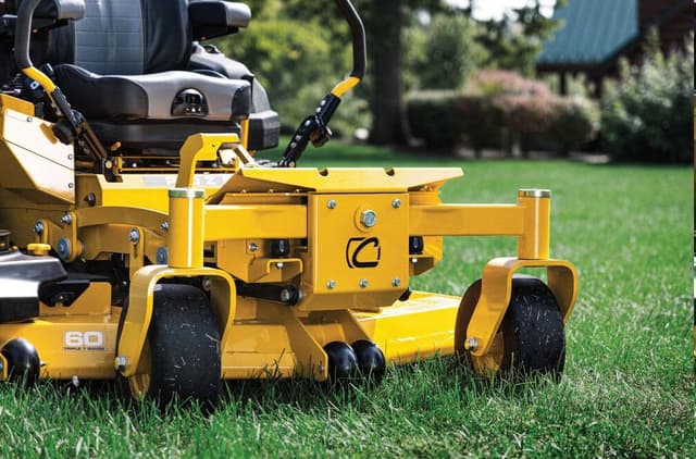 Image of Cub Cadet Pro Z 960L equipment image 4