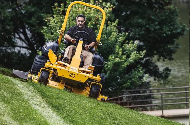 Image of Cub Cadet Pro Z 960S equipment image 3