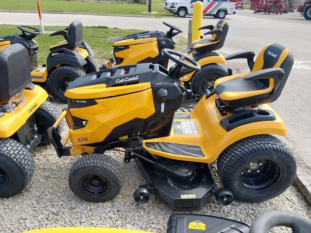 Image of Cub Cadet XT2 SLX50 equipment image 3