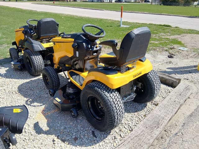 Image of Cub Cadet XT2 SLX54 equipment image 2