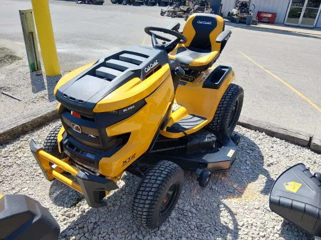 Image of Cub Cadet XT2 SLX54 equipment image 2