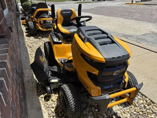 Image of Cub Cadet XT2 SLX54 equipment image 3