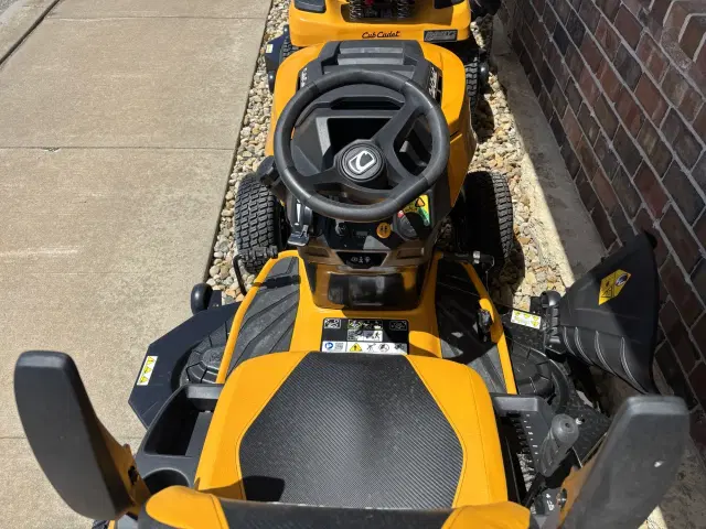 Image of Cub Cadet XT2 SLX54 equipment image 2