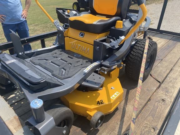Image of Cub Cadet Ultima Z2 equipment image 1