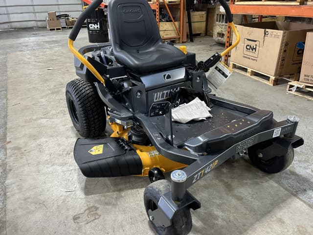 Image of Cub Cadet Ultima ZT1 equipment image 1