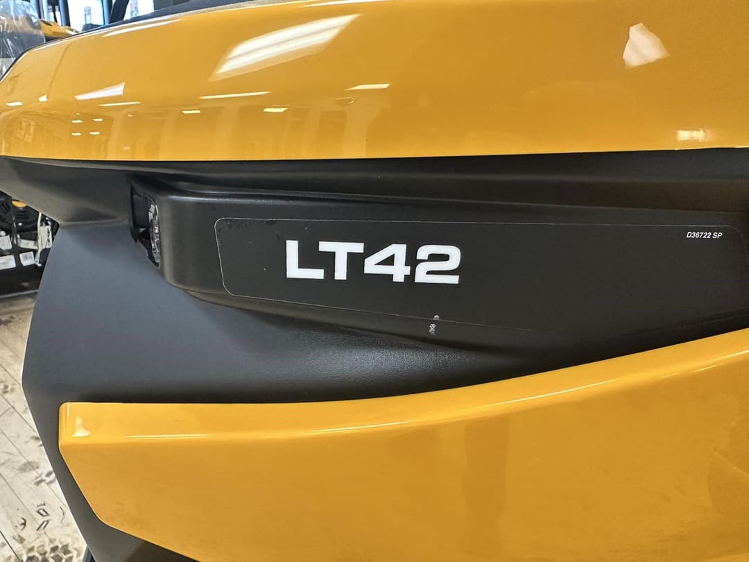 Image of Cub Cadet XT1 LT42 Image 1