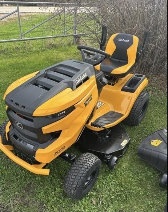 2026 Cub Cadet XT2 LX42 Equipment Image0