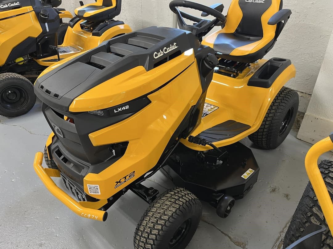 Image of Cub Cadet XT2 LX42 Image 0