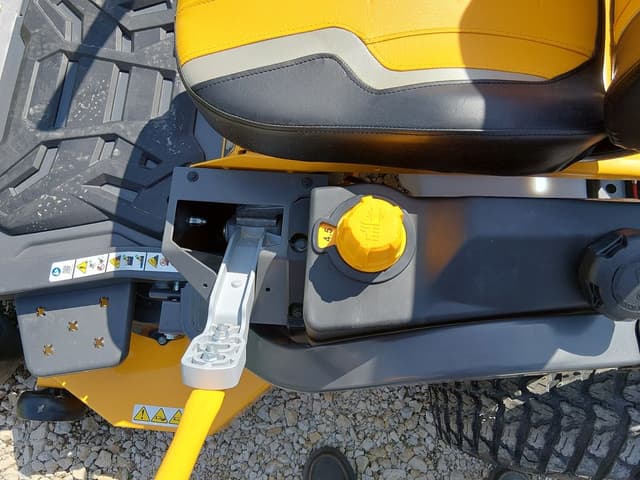 Image of Cub Cadet Z2 42 equipment image 3