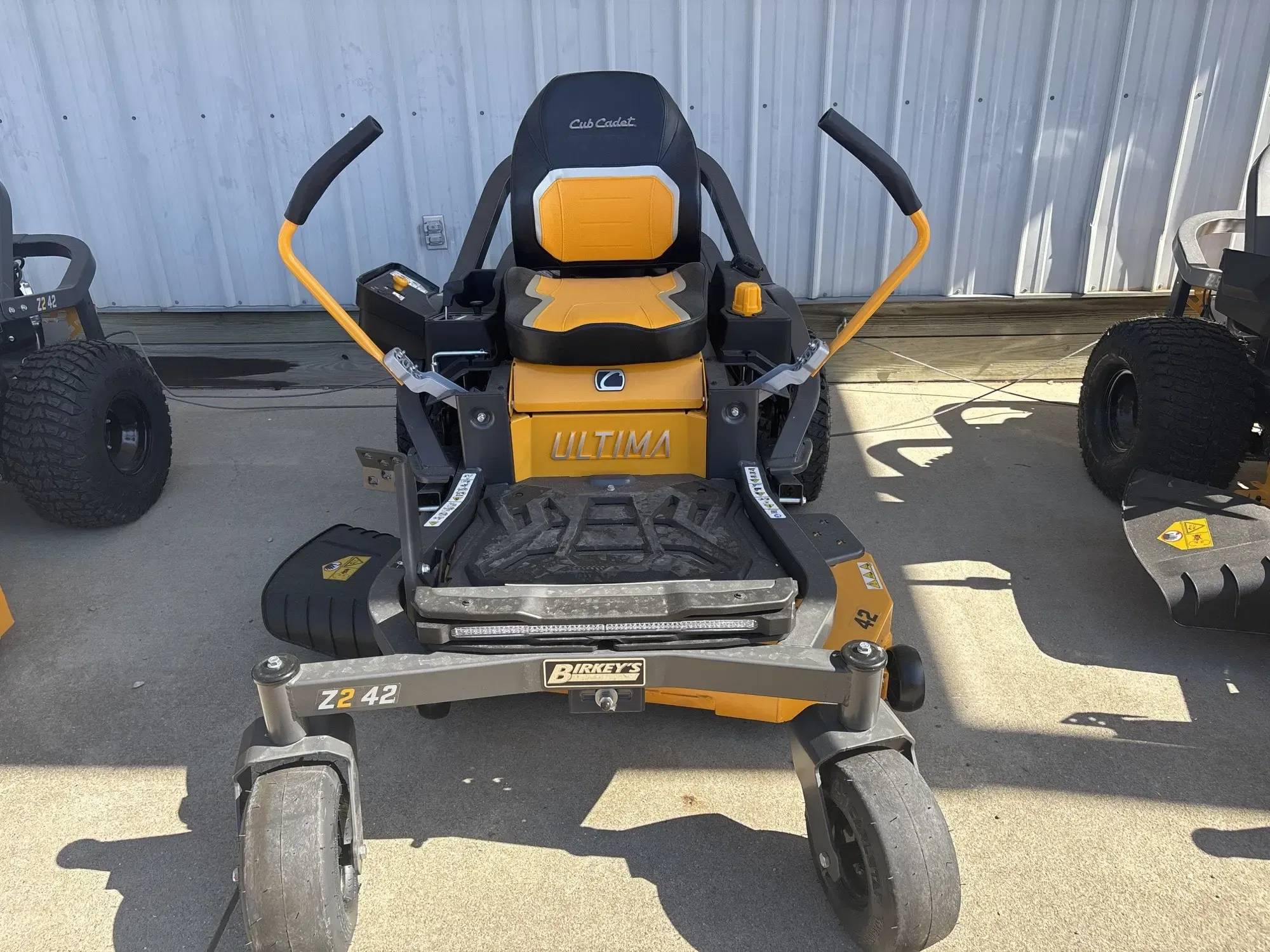 2026 Cub Cadet Z2 42 Equipment Image0