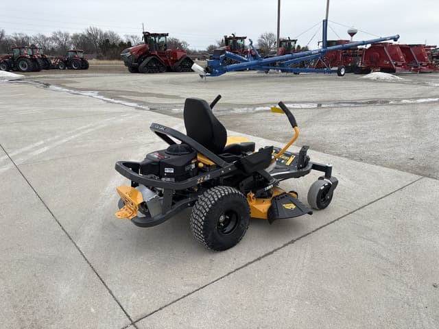 Image of Cub Cadet Z2 42 equipment image 2