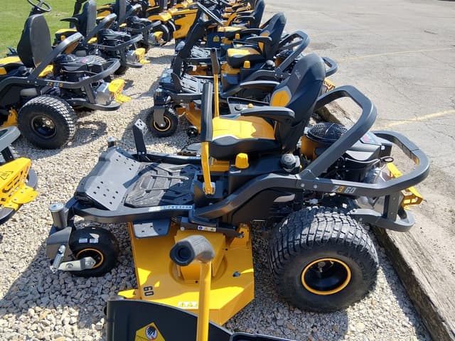 Image of Cub Cadet Z3 60 equipment image 2