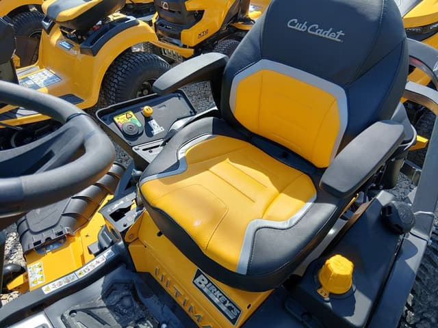 Image of Cub Cadet Z3 60S equipment image 2