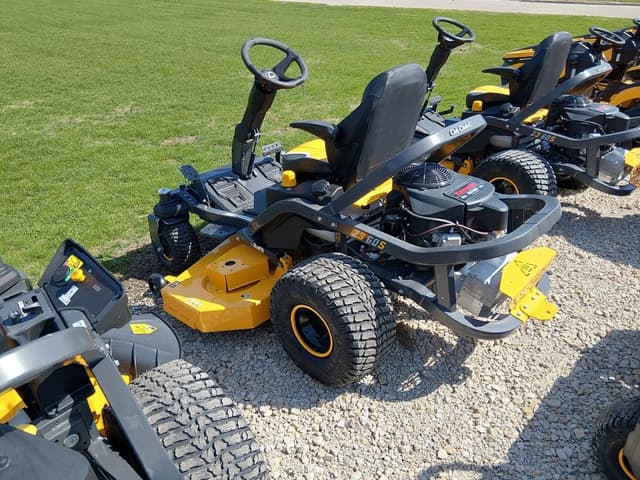 Image of Cub Cadet Z3 60S equipment image 2