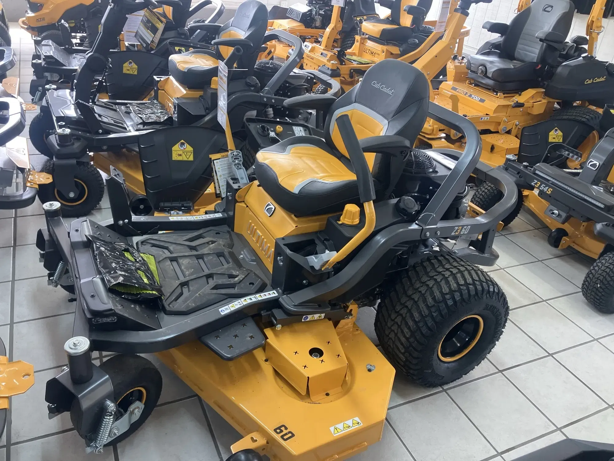 2026 Cub Cadet Z3 60 Equipment Image0