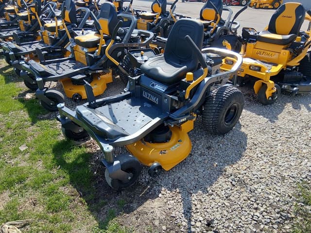 Image of Cub Cadet Ultima ZT1 equipment image 2