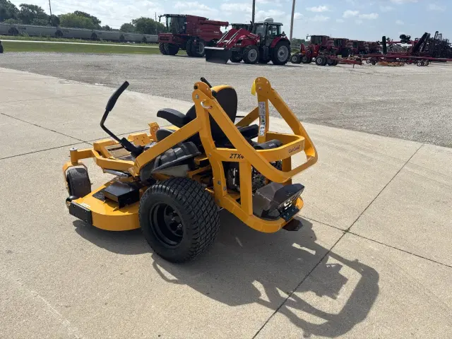 Image of Cub Cadet Ultima ZTX4 equipment image 4