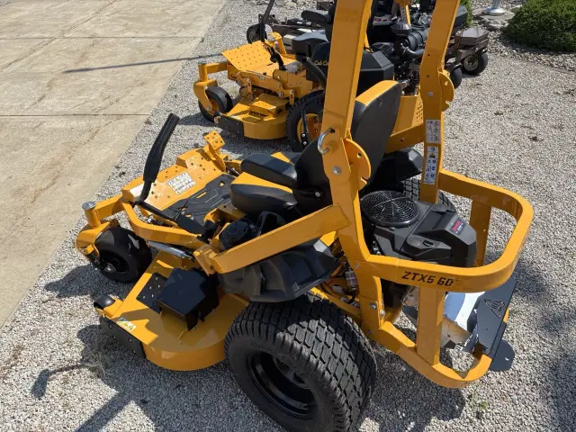 Image of Cub Cadet Ultima ZTX5 equipment image 4