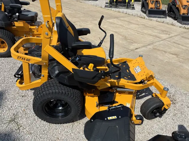 Image of Cub Cadet Ultima ZTX5 equipment image 1