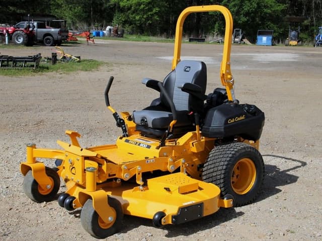 Image of Cub Cadet PRO Z900 equipment image 2