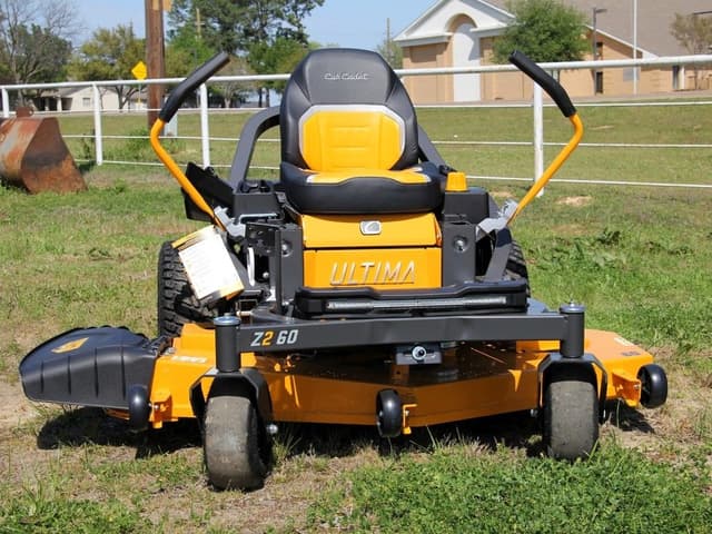 Image of Cub Cadet Ultima ZT2 equipment image 1