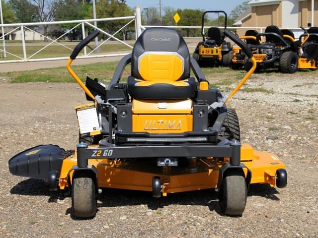 Image of Cub Cadet Ultima ZT2 equipment image 1