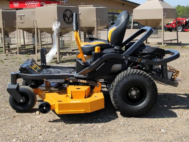 Image of Cub Cadet Ultima ZT2 equipment image 3