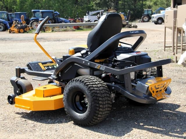 Image of Cub Cadet Ultima ZT2 equipment image 4