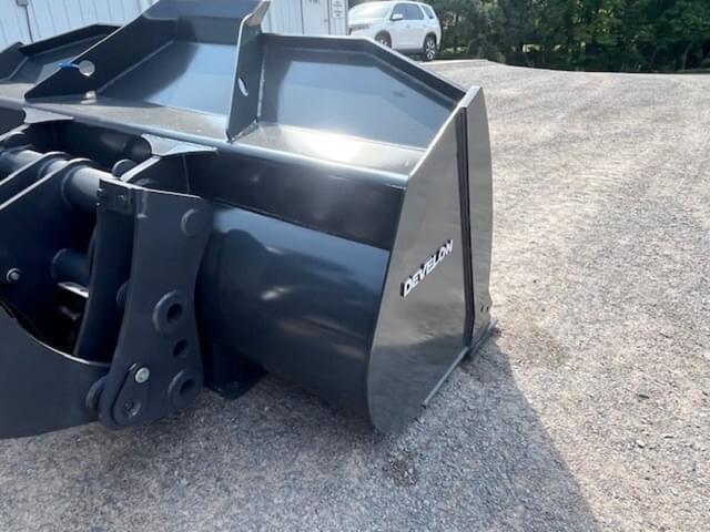 Image of Develon 3.0yd Bucket equipment image 2