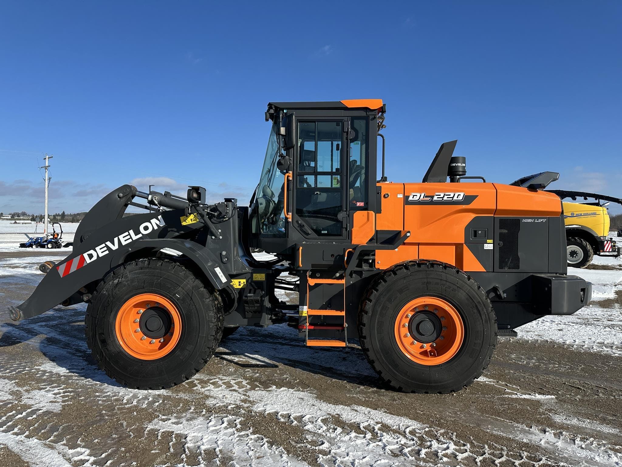 2026 Develon DL220-7 Equipment Image0