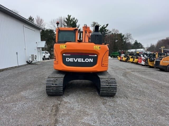 Image of Develon DX140LCR-7 equipment image 3