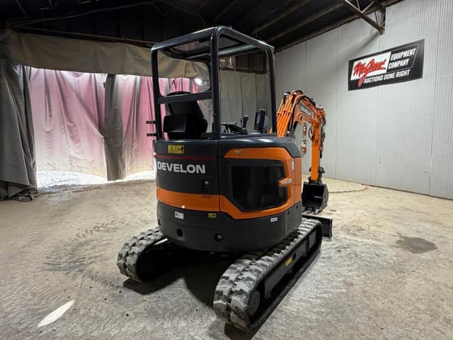 Image of Develon DX27Z-7 equipment image 4