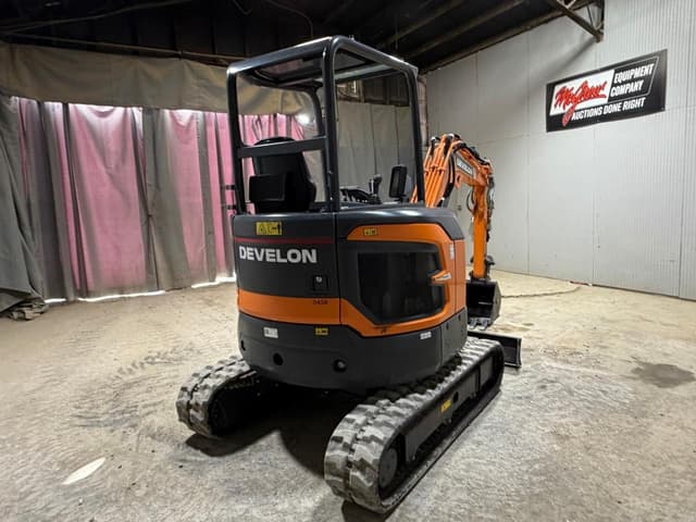 Image of Develon DX27Z-7 equipment image 4