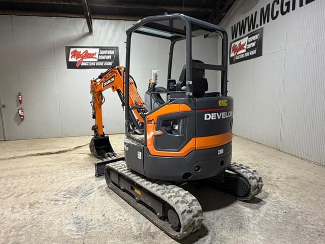 Image of Develon DX27Z-7 equipment image 2