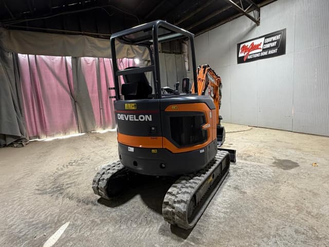 Image of Develon DX27Z-7 equipment image 4