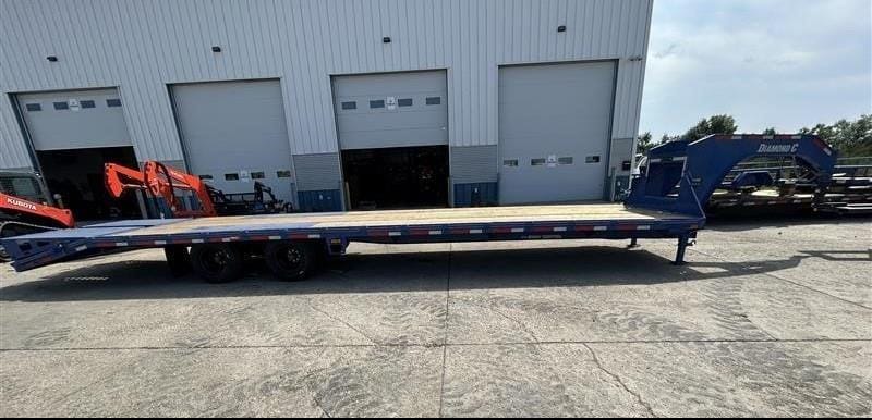 2026 Diamond C FMAX212 Equipment Image0