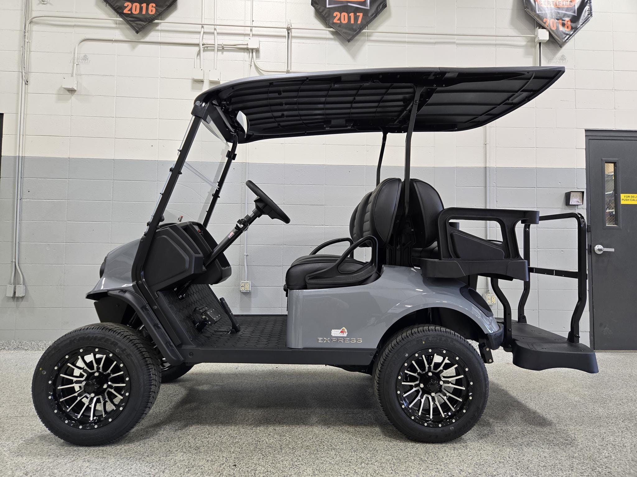 2026 EZ-GO Express S4 Equipment Image0