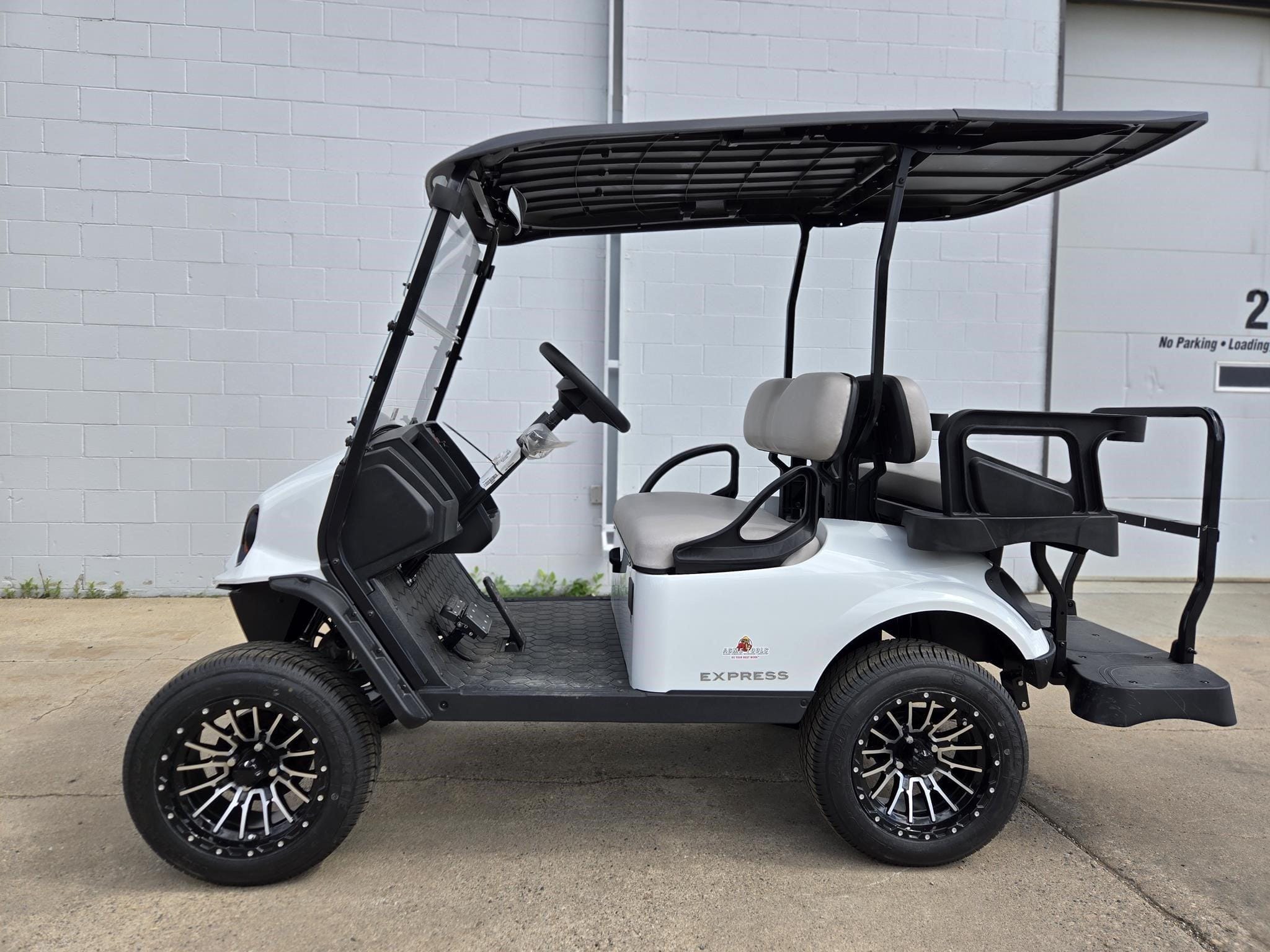 2026 EZ-GO Express S4 Equipment Image0