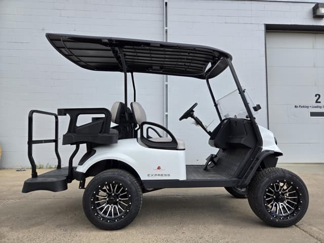 Image of EZ-GO Express S4 equipment image 4
