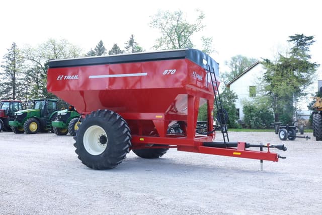 Image of E-Z Trail 870 equipment image 2